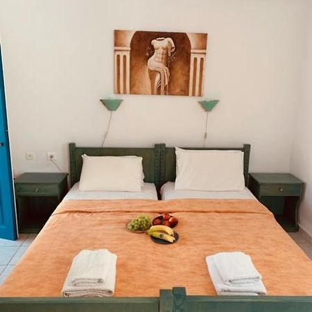 אדאמאס Manousos Rooms מראה חיצוני תמונה