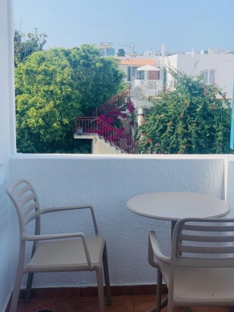 אדאמאס Manousos Rooms מראה חיצוני תמונה