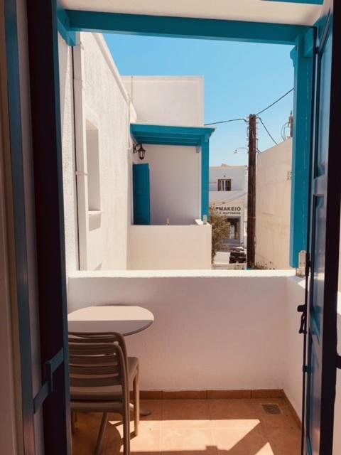 אדאמאס Manousos Rooms מראה חיצוני תמונה