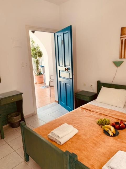 אדאמאס Manousos Rooms מראה חיצוני תמונה