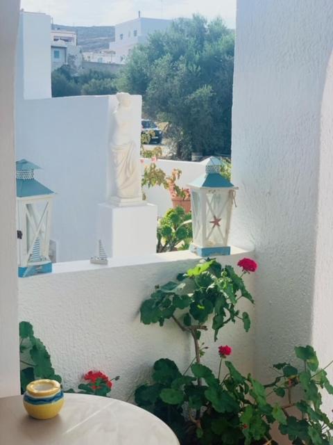 אדאמאס Manousos Rooms מראה חיצוני תמונה