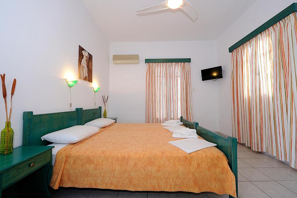 אדאמאס Manousos Rooms מראה חיצוני תמונה