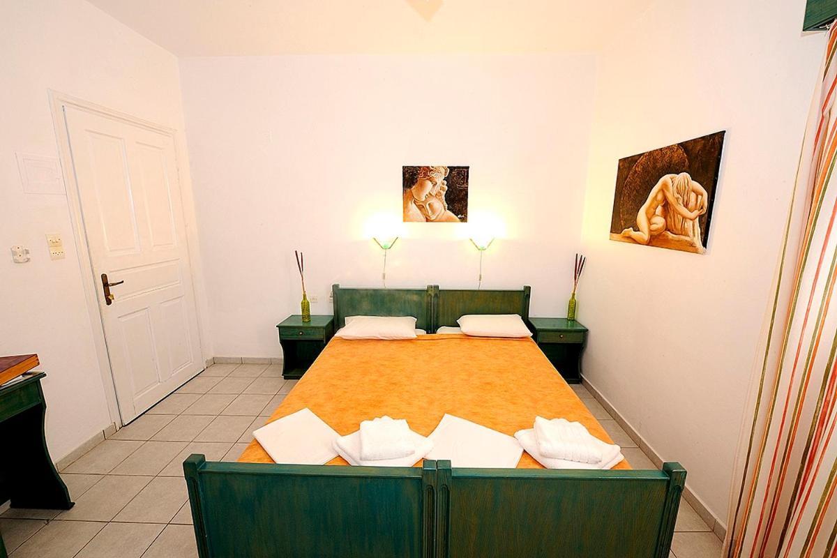 אדאמאס Manousos Rooms מראה חיצוני תמונה