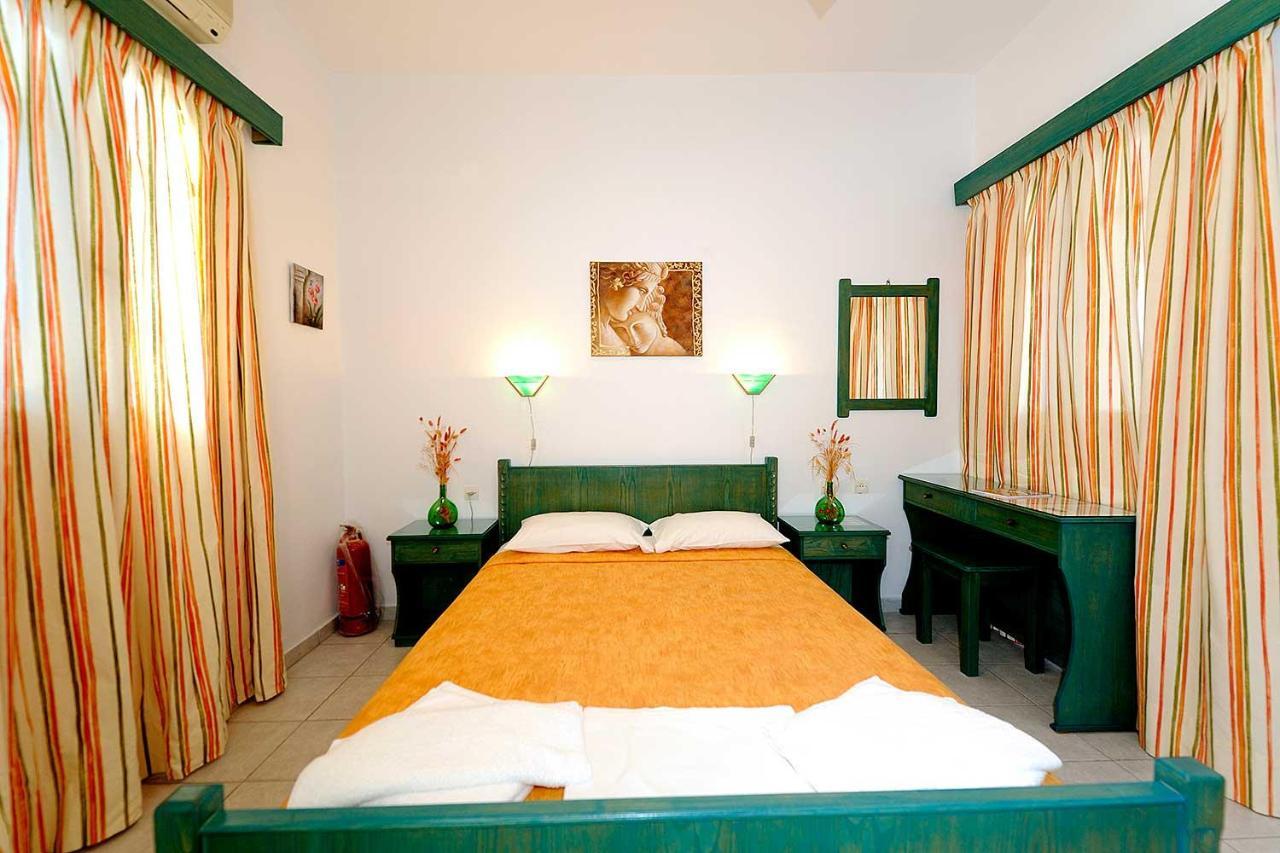 אדאמאס Manousos Rooms מראה חיצוני תמונה